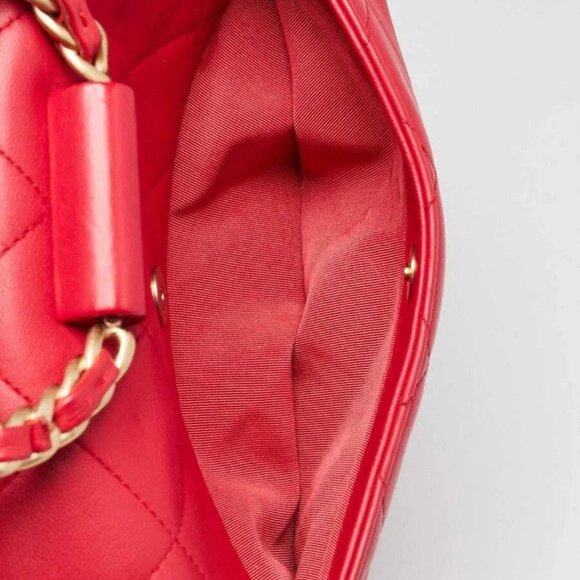 Chanel Red Quilted Lambskin Leather Medium In The Loop Bag - Picture 10 of 11